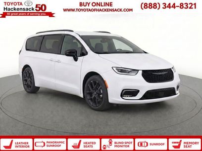 Used 2025 Chrysler Pacifica Limited