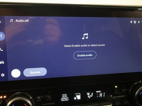 Used 2024 Toyota Highlander Limited image 25