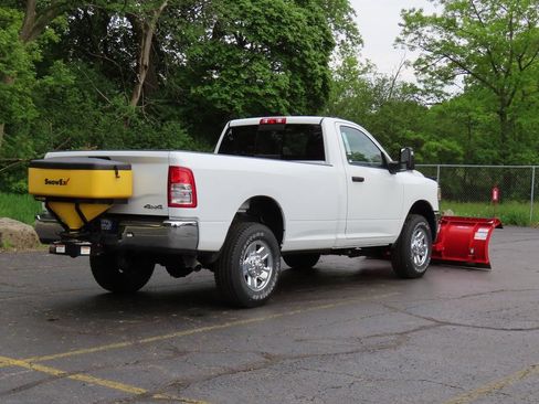 New 2024 RAM 2500 Tradesman w/ Chrome Appearance Group AWD/4WD image 3