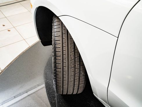 Certified 2025 Porsche Macan Turbo image 41