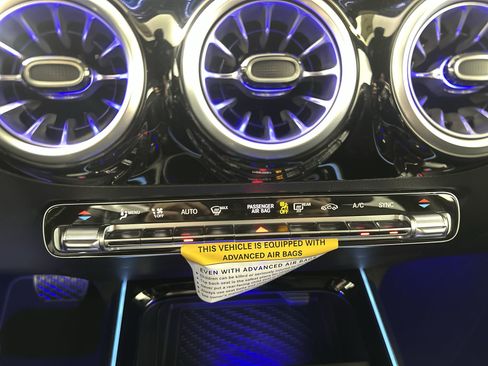 New 2025 Mercedes-Benz GLA 250 4MATIC image 19