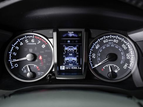 Used 2023 Toyota Tacoma TRD Off-Road AWD/4WD image 15