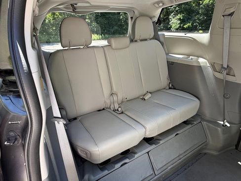 Used 2013 Toyota Sienna Limited w/ Premium Pkg FWD image 22