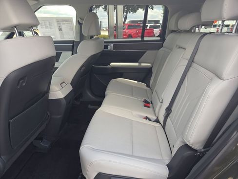 Used 2025 Hyundai Santa Fe SEL FWD image 13