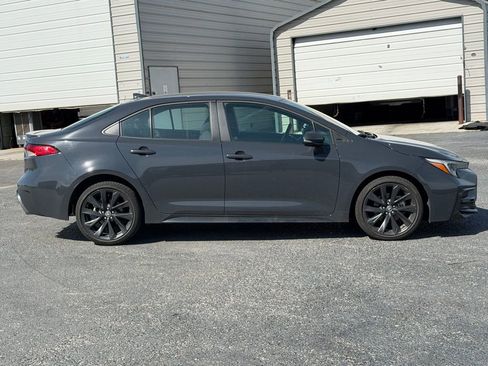 Used 2023 Toyota Corolla SE image 4