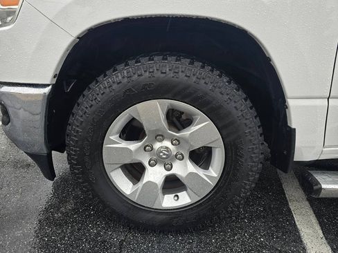 Used 2019 RAM 1500 Big Horn AWD/4WD image 12
