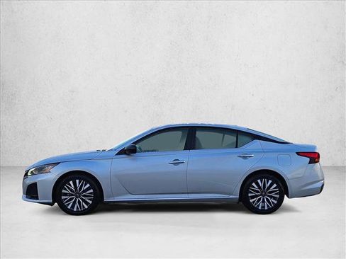 Used 2024 Nissan Altima 2.5 SV image 9