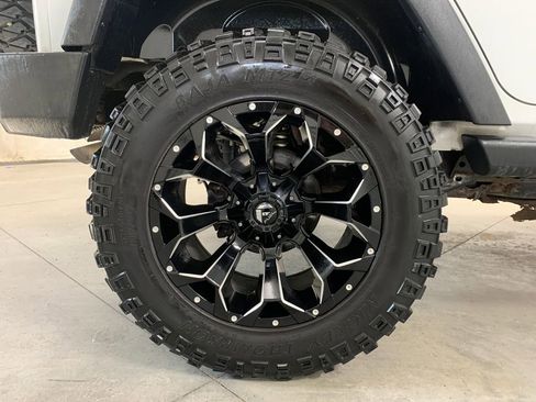 Used 2012 Jeep Wrangler Unlimited Sport image 9