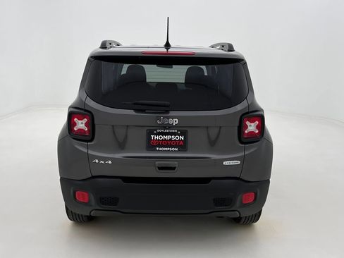 Used 2018 Jeep Renegade Latitude w/ Cold Weather Group image 8