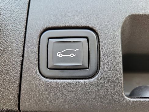 Certified 2023 Cadillac XT4 Premium Luxury w/ Technology Package image 9