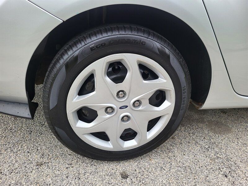 Used 2013 Ford Fiesta SE FWD image 31