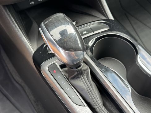 Used 2025 Buick Envista Sport Touring w/ Convenience I Package FWD image 21
