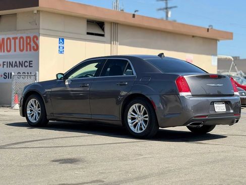 Used 2015 Chrysler 300 Limited RWD image 9