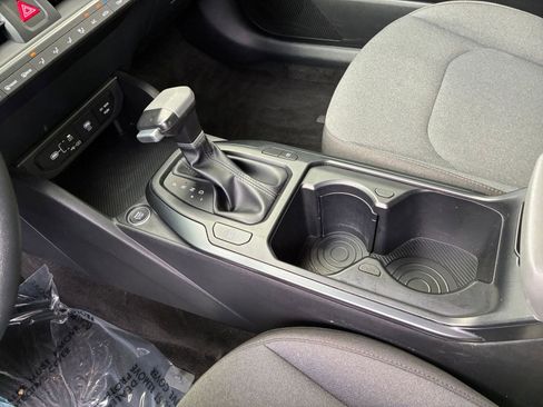 Used 2025 Kia K4 LXS image 41