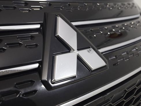 Used 2024 Mitsubishi Outlander SE AWD/4WD image 17