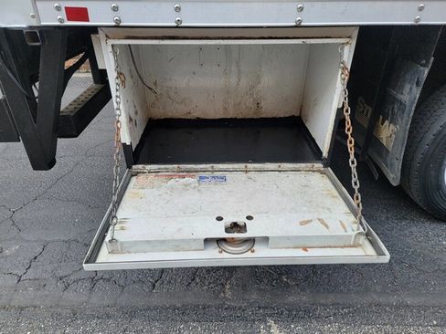 Used 2016 Ford F550 2WD Regular Cab Super Duty image 27