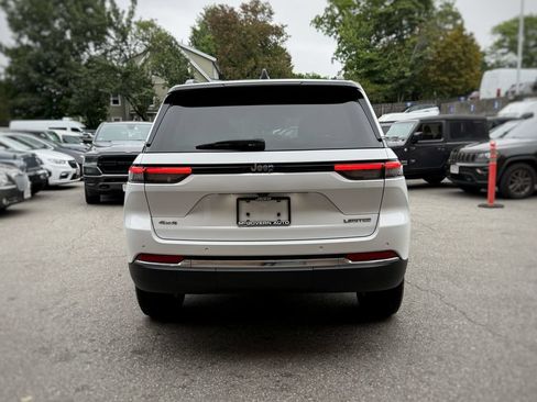 Used 2023 Jeep Grand Cherokee Limited AWD/4WD image 10