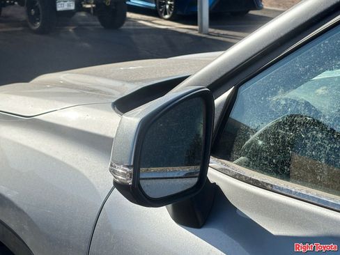 Certified 2025 Toyota Highlander LE FWD image 10