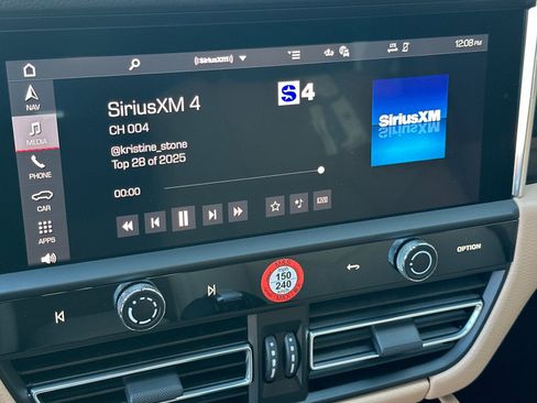 New 2026 Porsche Macan image 21