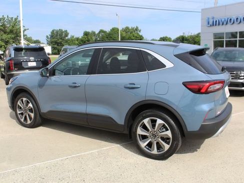 Used 2024 Ford Escape Platinum AWD/4WD image 3