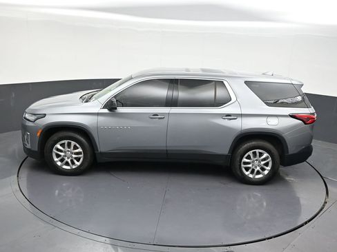 Used 2023 Chevrolet Traverse LS FWD image 17
