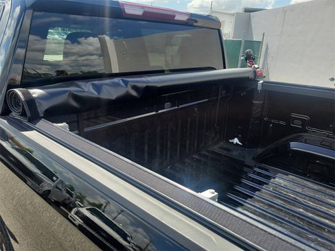 Used 2022 Chevrolet Silverado 1500 LT image 11