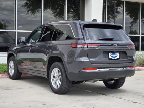Used 2023 Jeep Grand Cherokee Laredo w/ Luxury Tech Group I AWD/4WD image 5