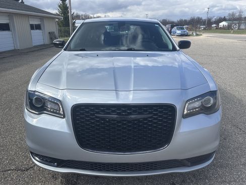 Used 2021 Chrysler 300 Touring w/ Sport Appearance Package RWD image 9