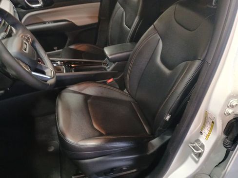 Used 2024 Jeep Compass Limited image 5