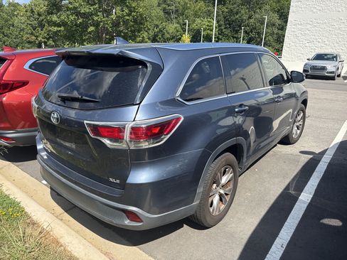 Used 2015 Toyota Highlander XLE FWD image 42