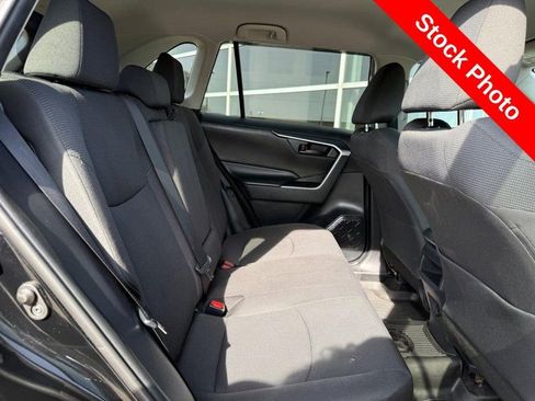 Used 2019 Toyota RAV4 LE AWD/4WD image 12