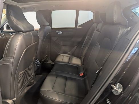 Used 2024 Volvo XC40 B5 Plus image 26