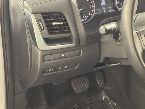 Used 2025 Nissan Rogue SV FWD image 12