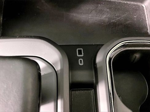 Used 2024 GMC Sierra 1500 AT4 w/ Technology Package image 17