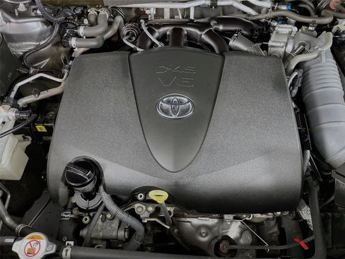 Used 2021 Toyota Highlander XLE image 35