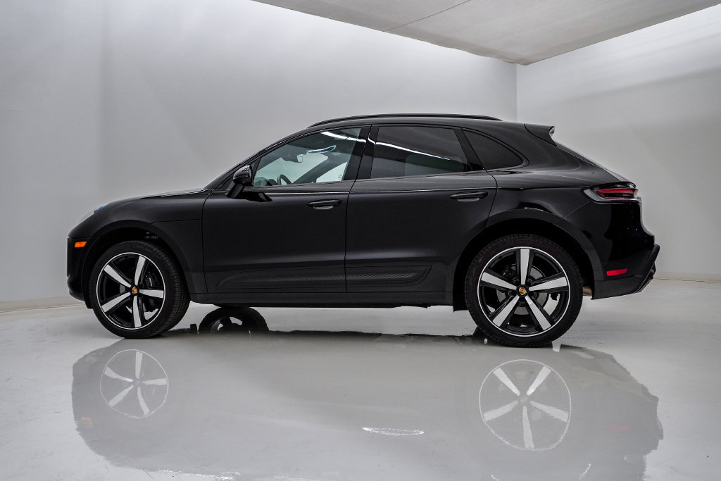Certified 2026 Porsche Macan AWD/4WD image 2
