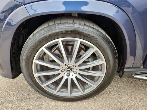 Used 2024 Mercedes-Benz GLS 580 4MATIC image 11