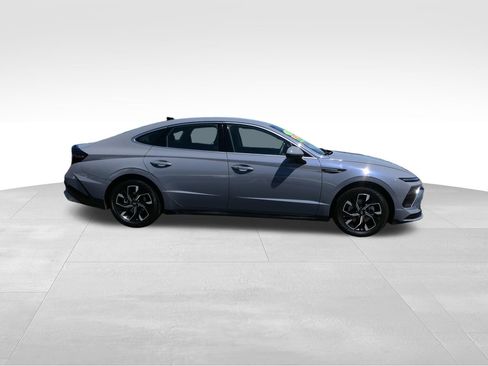 Used 2025 Hyundai Sonata SEL FWD image 2
