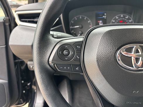 Used 2025 Toyota Corolla LE image 17