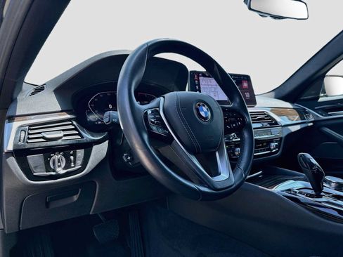 Used 2023 BMW 530i w/ Premium Package RWD image 9