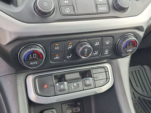 Certified 2021 GMC Acadia SLT w/ Elevation Edition FWD image 9