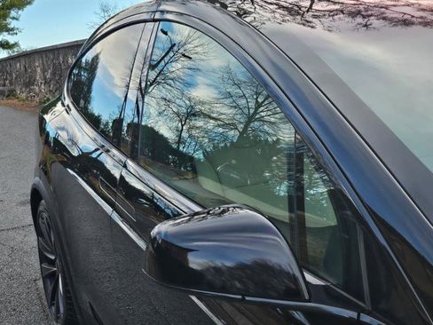 Used 2022 Tesla Model X image 10