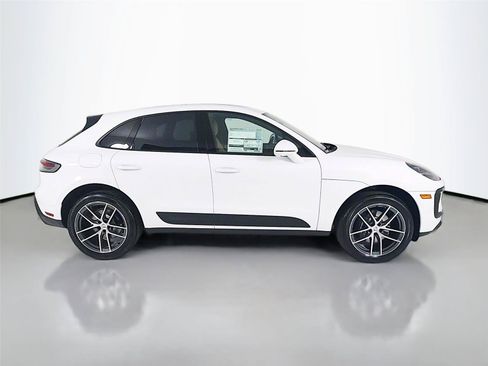 New 2026 Porsche Macan AWD/4WD image 28