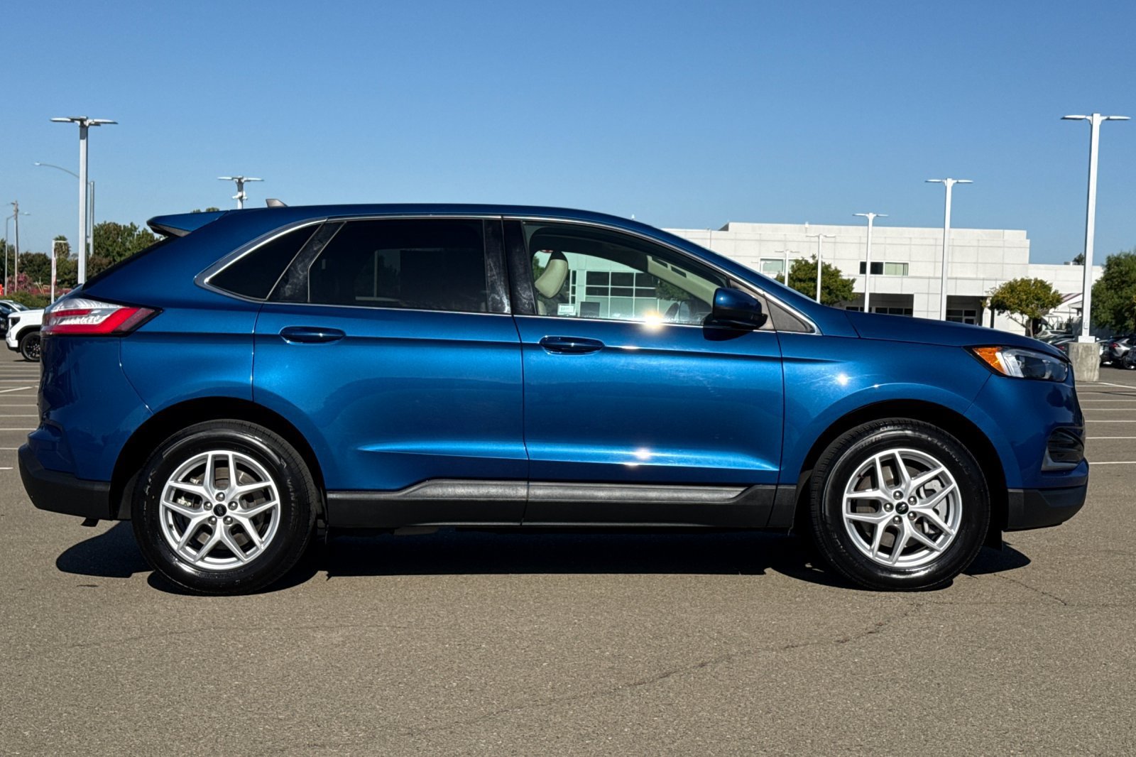 Used 2024 Ford Edge SEL AWD/4WD image 3
