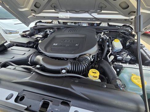 Used 2018 Jeep Wrangler Unlimited Sport S AWD/4WD image 39