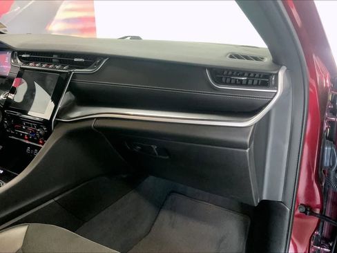 Used 2023 Jeep Grand Cherokee Altitude image 20