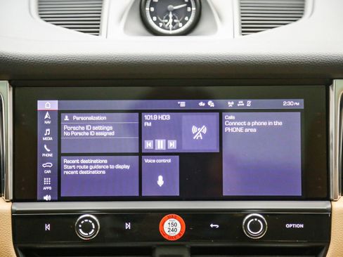 Certified 2026 Porsche Macan AWD/4WD image 18