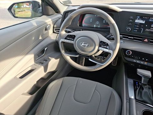Certified 2025 Hyundai Elantra Sport image 15