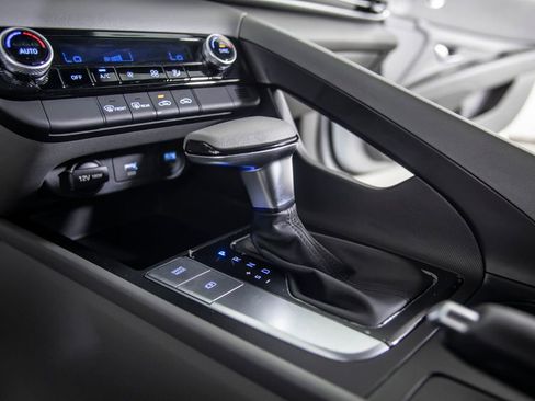 Used 2022 Hyundai Elantra SEL image 34