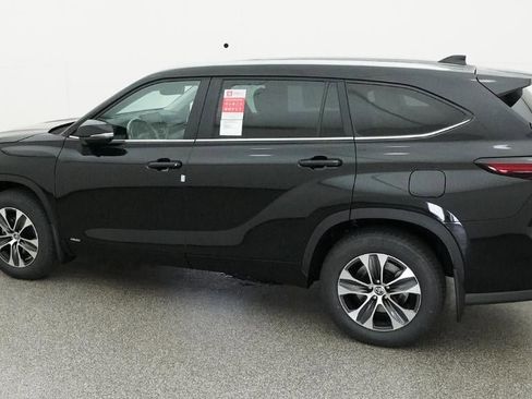 New 2026 Toyota Highlander XLE image 4